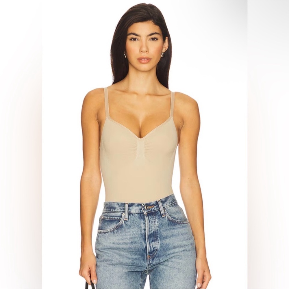 SKIMS Seamless Sculpt Thong Bodysuit Clay Size Small Tan Seamless Bodysuit